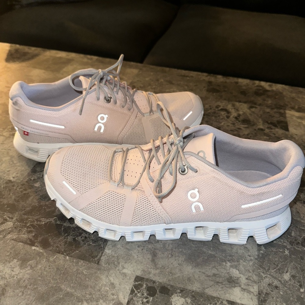 On Running Women's Light Gray Athletic Shoes